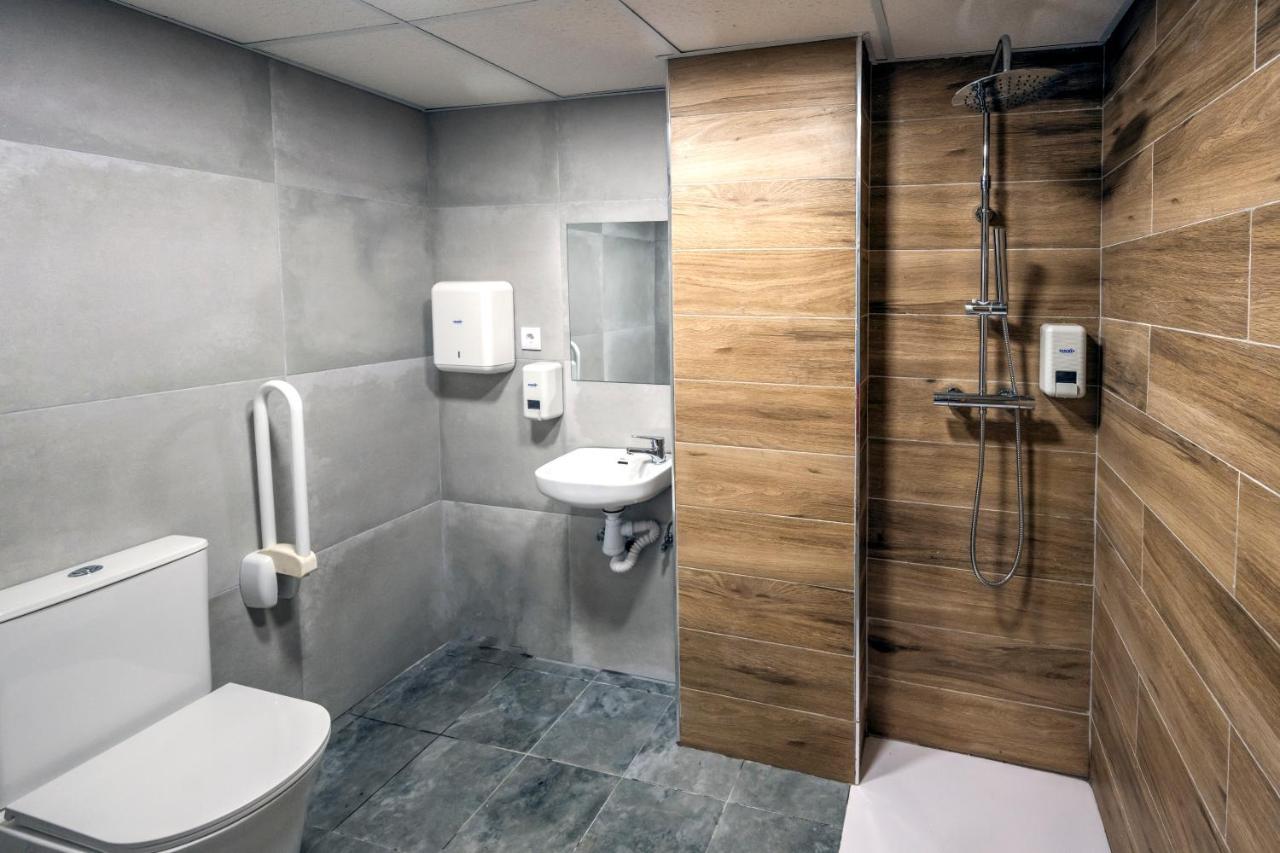 Som Hostel By The Venue Валенсия Екстериор снимка