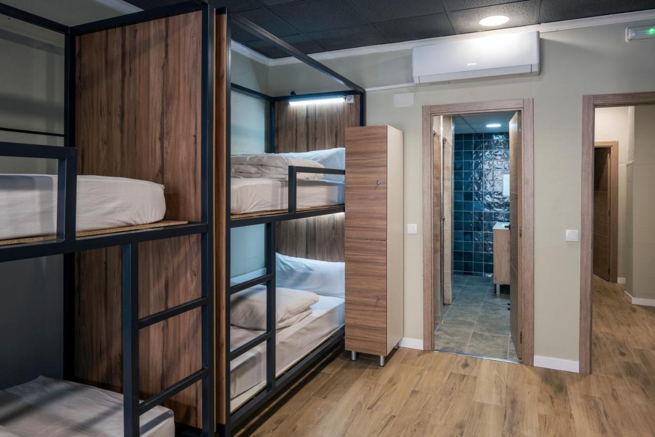 Som Hostel By The Venue Валенсия Екстериор снимка