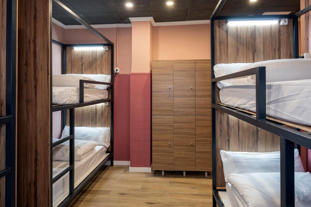 Som Hostel By The Venue Валенсия Екстериор снимка