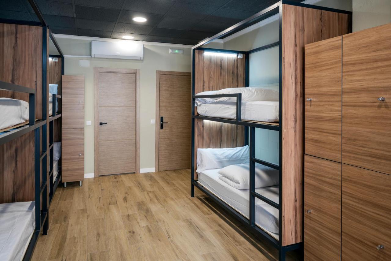 Som Hostel By The Venue Валенсия Екстериор снимка