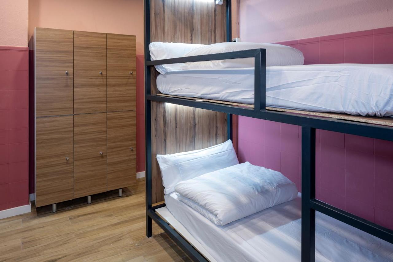 Som Hostel By The Venue Валенсия Екстериор снимка
