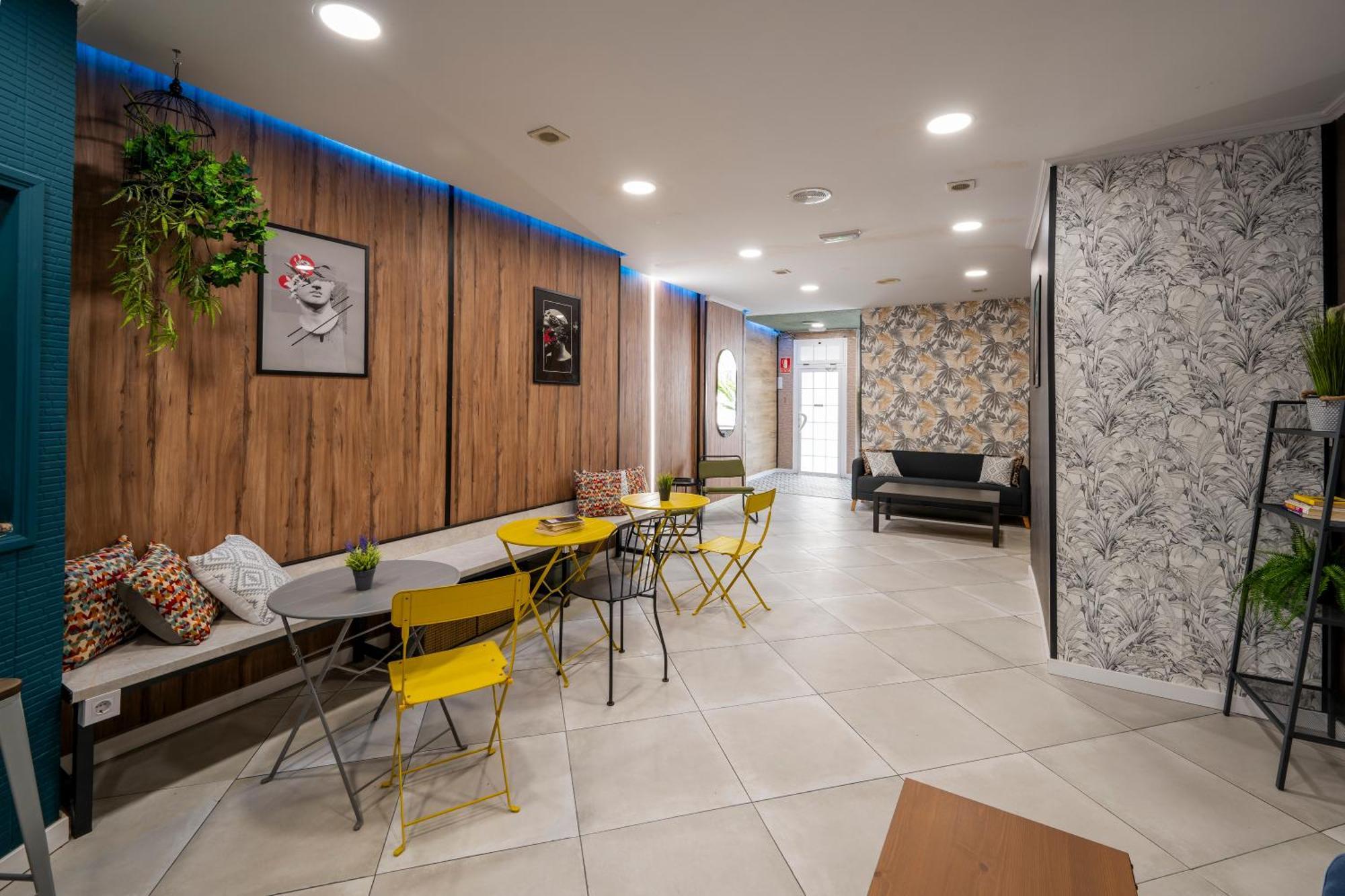 Som Hostel By The Venue Валенсия Екстериор снимка