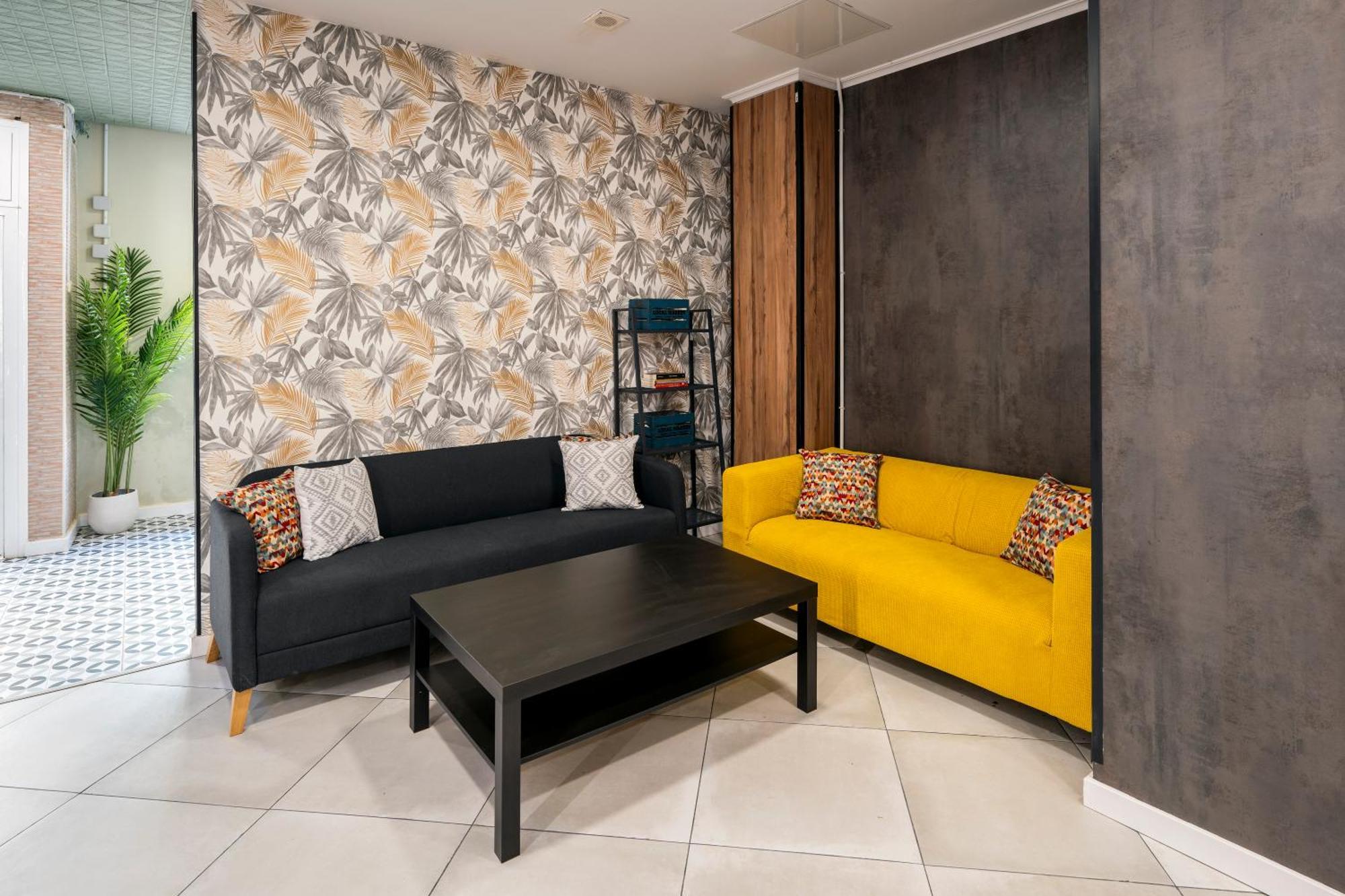 Som Hostel By The Venue Валенсия Екстериор снимка