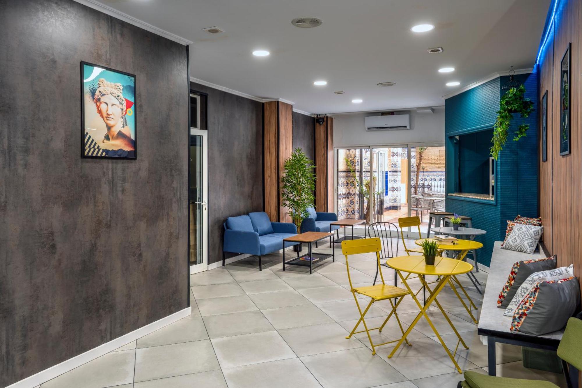 Som Hostel By The Venue Валенсия Екстериор снимка